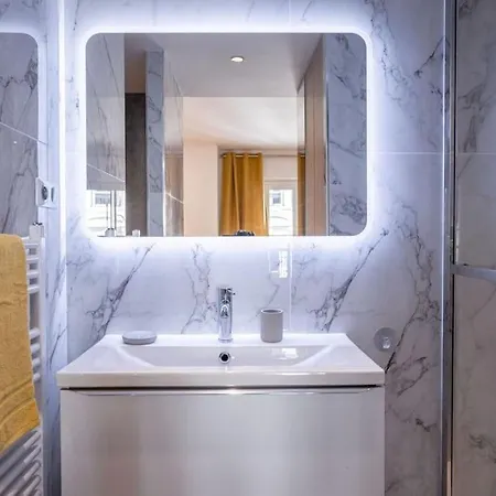 Luxury With Balcony On Famous Rue D'antibes! - Kiss By Halldis Apartman *