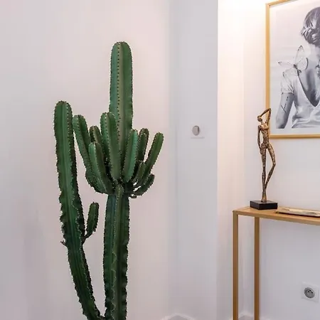 Luxury With Balcony On Famous Rue D'antibes! - Kiss By Halldis * Cannes